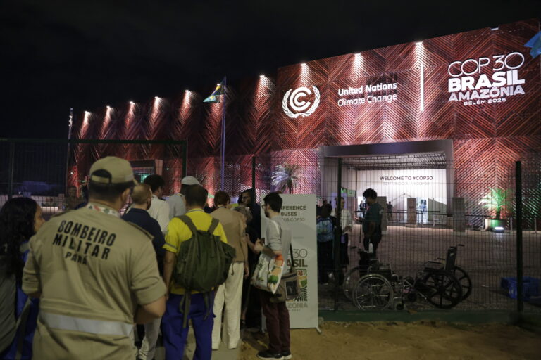 COP30 reopens after six-hour suspension of negotiations due to a fire