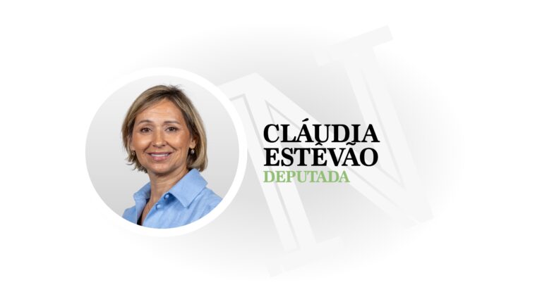 Cláudia ESTÊVÃO