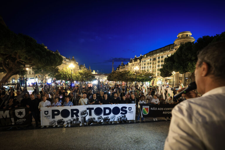 Manifestação de polícias no Porto