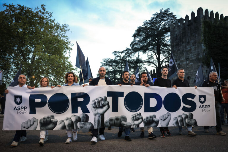 Manifestação de polícias no Porto